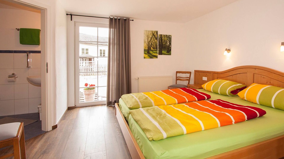 Finnentrop Apartment | Apartment 'Gänseblume' with Private Terrace, Shared Garden and Wi-Fi