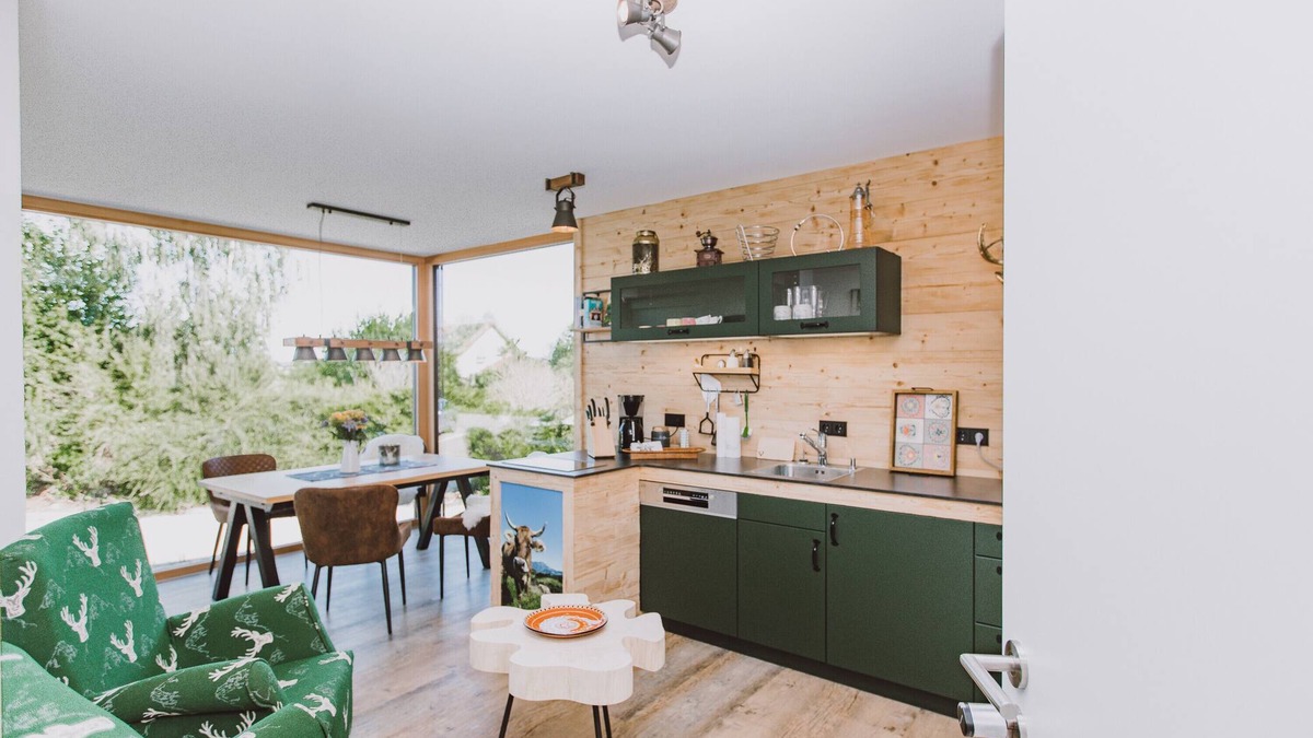 Germaringen Apartment | Apartment 'Garden - Guggi´s Emporeon Allgäu' with Shared Terrace, Wi-Fi and Air Conditioning