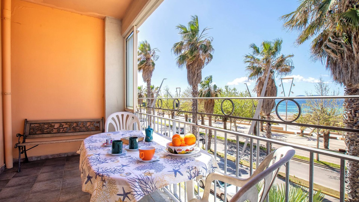 Pivarada Apartment | Apartment "Giallo Celeste" with Sea View, Balcony & Wi-Fi