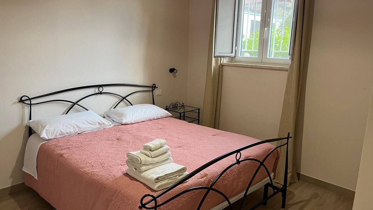 Fondi Apartment | Apartment 'Giardino Di Marianna in Fondi' with Shared Garden, Wi-Fi and Air Conditioning