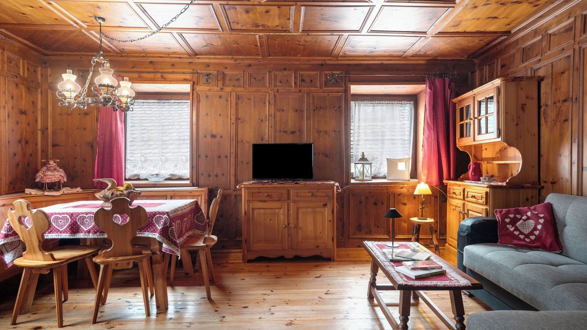 Trodena Apartment | Apartment 'Girasole Truden' with Mountain View, Shared Garden and Wi-Fi