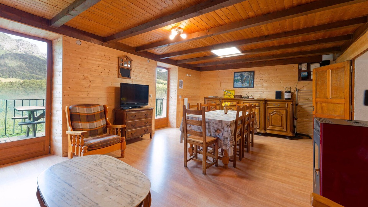 Montmin Apartment | Apartment 'Gite La Ferme' with Mountain View, Balcony and Wi-Fi