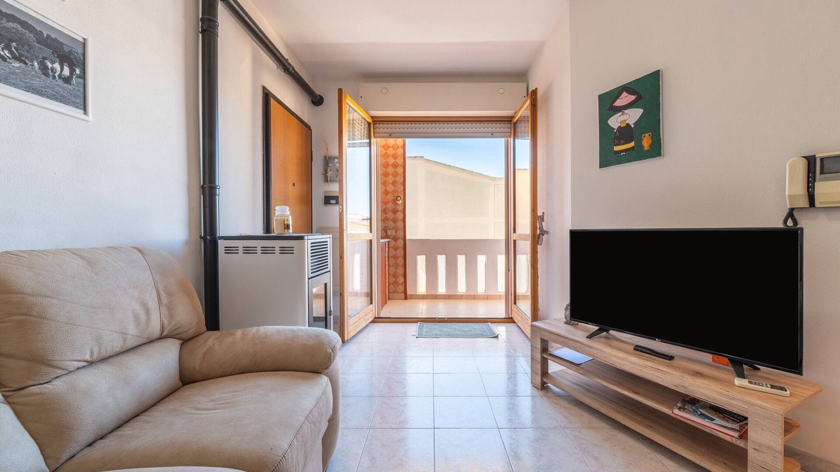 Sestu Apartment | Apartment 'Giulyeclau' with Balcony and Air Conditioning