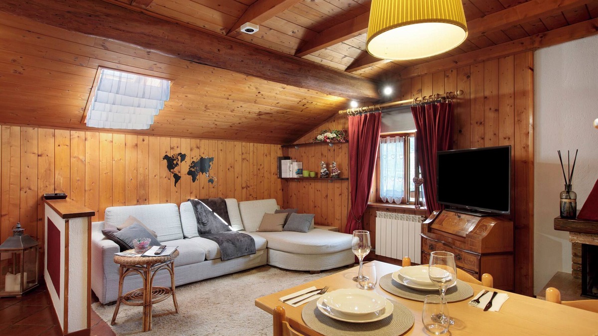 Pollein Apartment | Apartment 'Graziosa Mansarda' with Mountain View and Wi-Fi