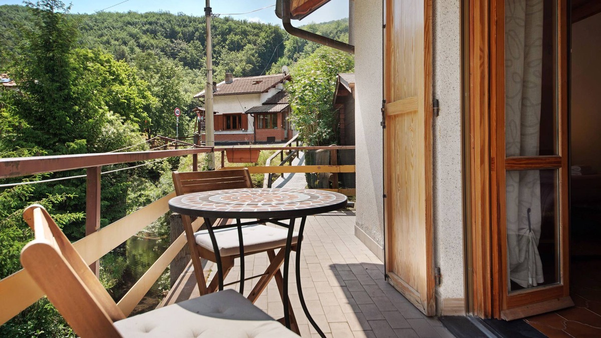 Borzonasca Apartment | Apartment 'Green Riviera - La Casa della Mamma' with Mountain View