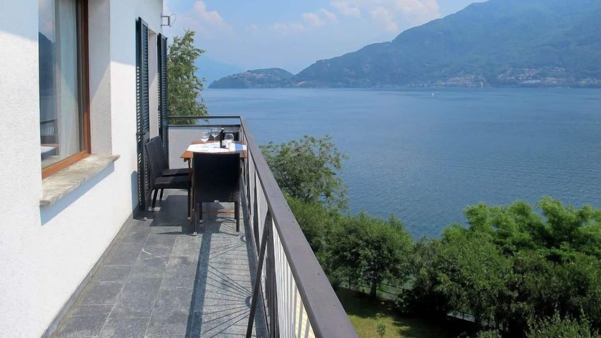 Vignola Apartment | Apartment Guattini in Cremia - 6 persons, 3 bedrooms