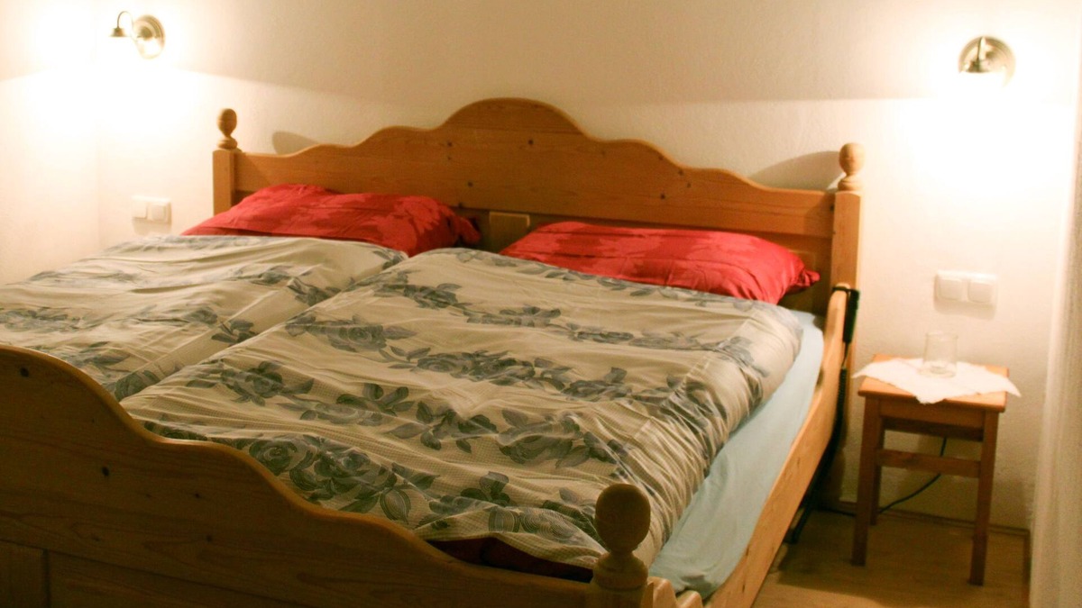 Gudensberg Apartment | Apartment 'Gudde Stube' with Shared Terrace, Shared Garden and Wi-Fi