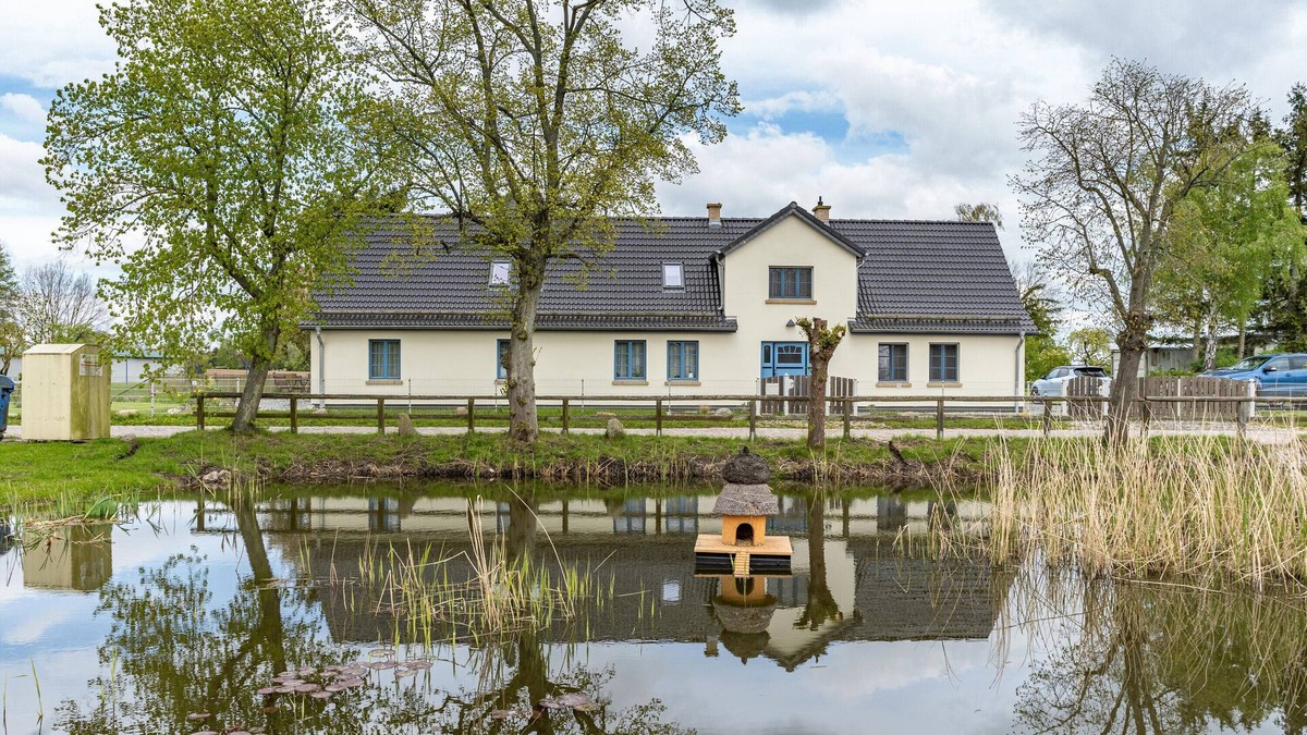 Gneventhin Apartment | Apartment 'Gute Stube' with Lake View, Shared Garden and Wi-Fi