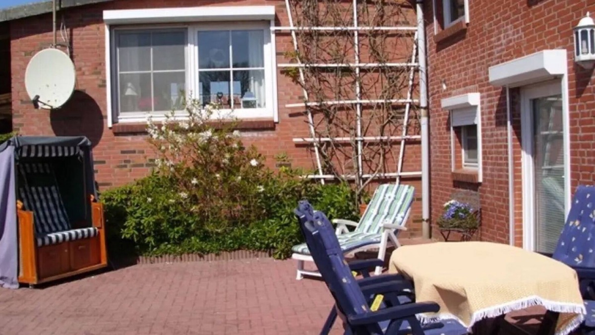Sankt Michaelisdonn Apartment | Apartment 'Haus Schröder' with Shared Terrace, Shared Garden and Wi-Fi
