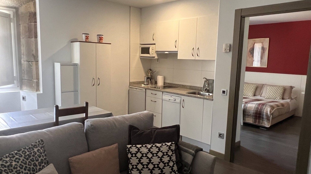 Ituren Apartment | Apartment 'Hartza' with Mountain View, Wi-Fi and Air Conditioning