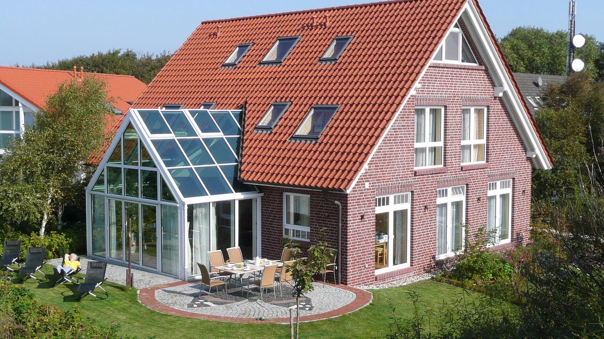 Spiekeroog Apartment | Apartment 'Haus Admiral - Fewo Nordlicht' with Private Terrace, Private Garden and Wi-Fi