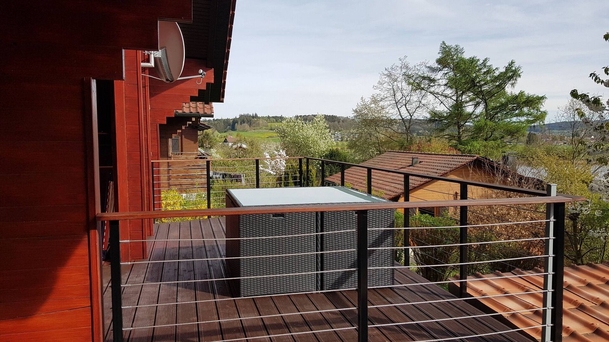 Illmensee Apartment | Apartment 'Haus Am See' with Lake View, Shared Garden and Wi-Fi