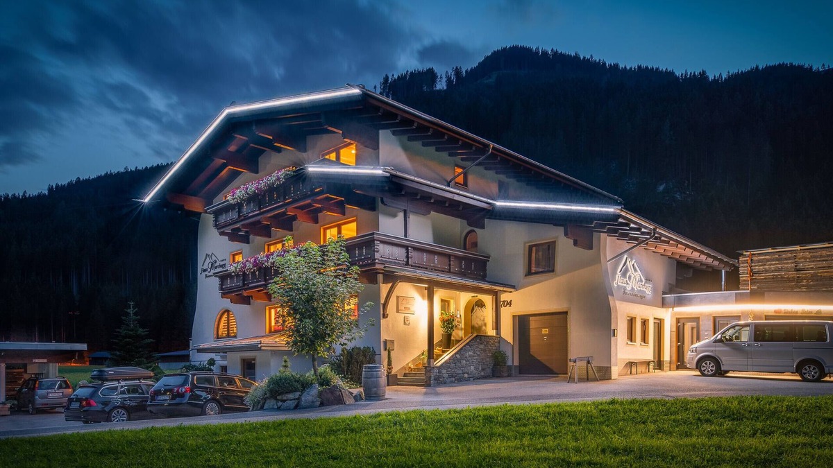 Madseit Apartment | Apartment 'Haus Marchegg - Bergkristall' with Mountain View, Balcony and Wi-Fi