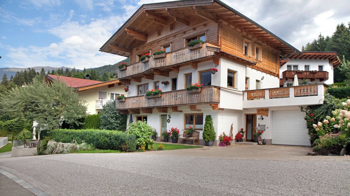 Gerlosbergeben Apartment | Apartment Haus Roland with Mountain View, Garden & Wi-Fi
