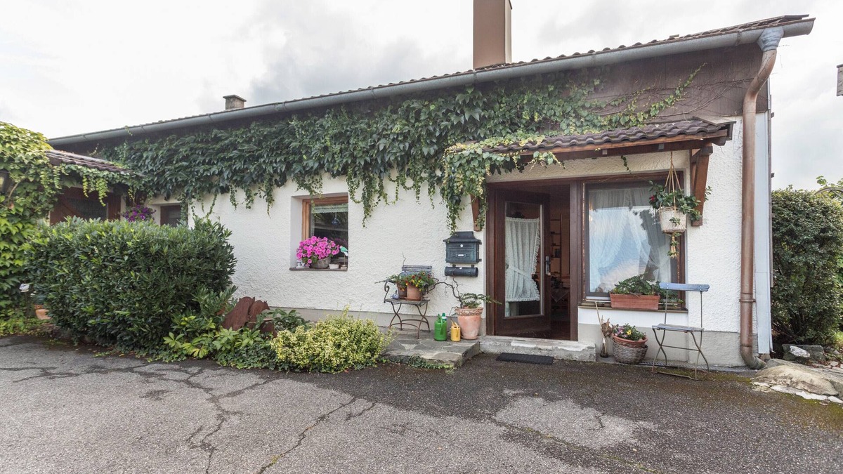 Emmerting Apartment | Apartment 'Haus Rosi und Werner' with Garden & Wi-Fi