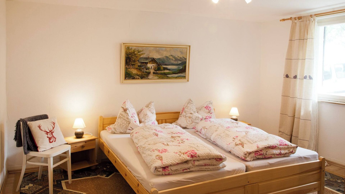 Oberlengenhardt Apartment | Apartment 'Haus Zur Bienenweide' with Shared Terrace, Balcony and Wi-Fi
