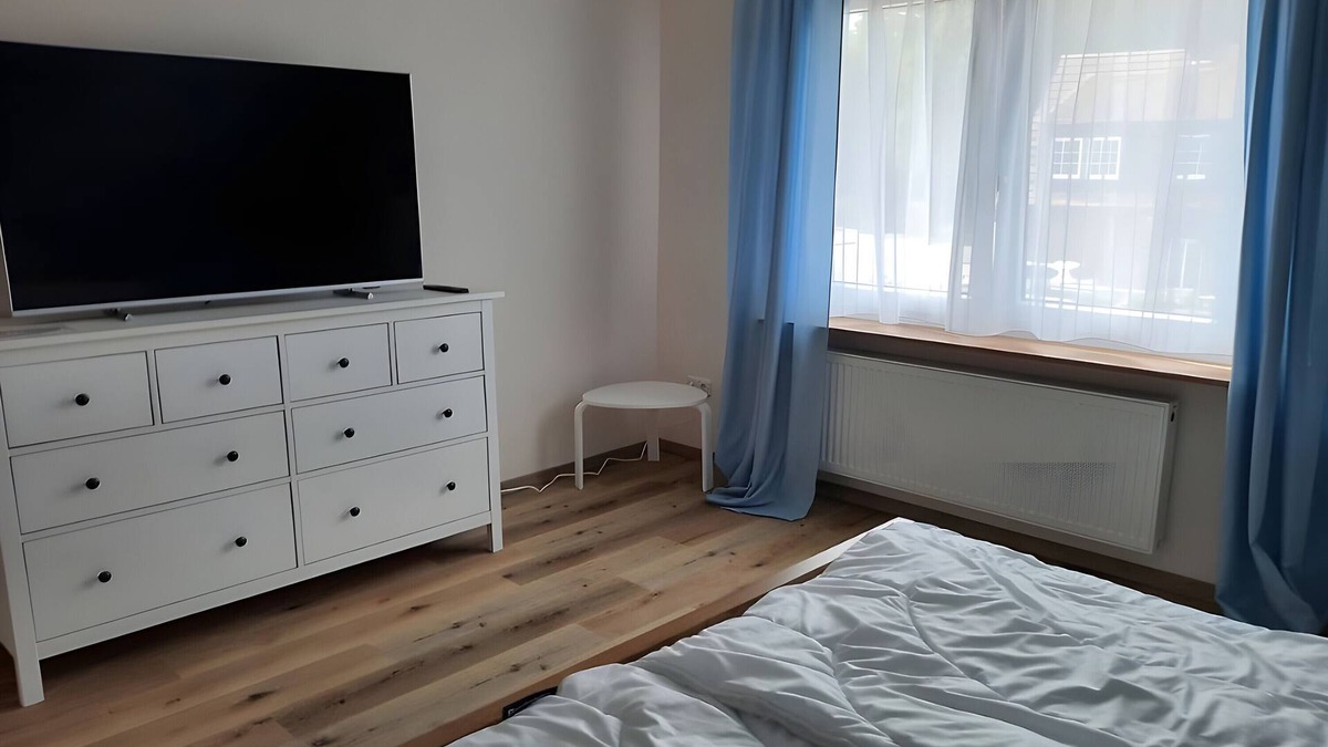 Neuenburg House | Apartment 'Heike 2' with Private Terrace and Wi-Fi