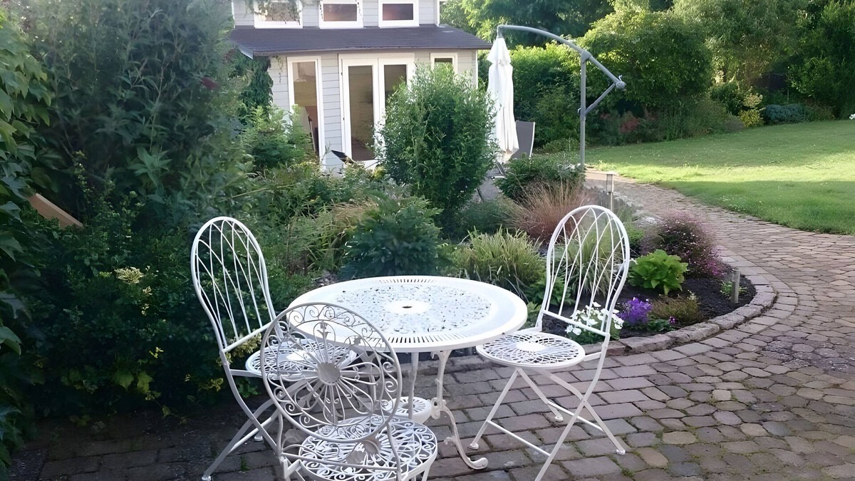Ponitz Apartment | Apartment 'Heimat' with Private Terrace, Shared Garden and Wi-Fi