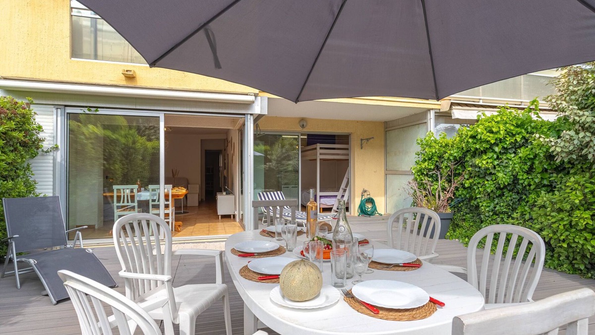 Six-Fours-les-Plages Apartment | Apartment Helios by Interhome