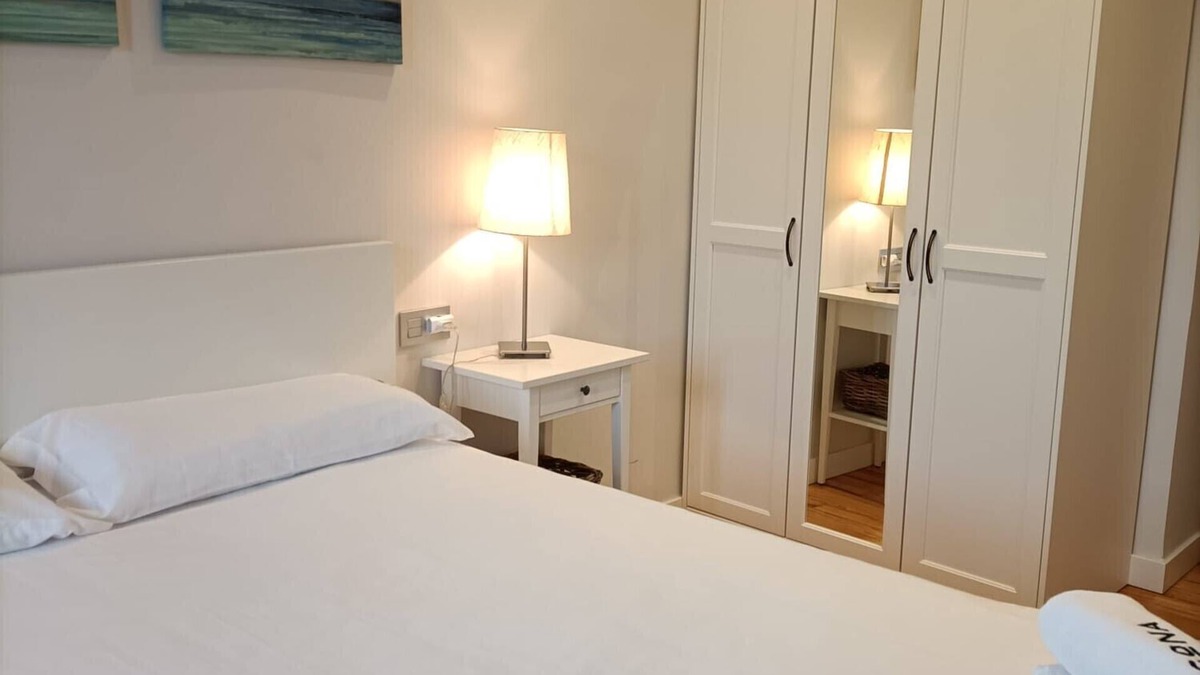 Zarautz Apartment | Apartment Herrikobarra 2 - in the center 500m from the beach by Egona