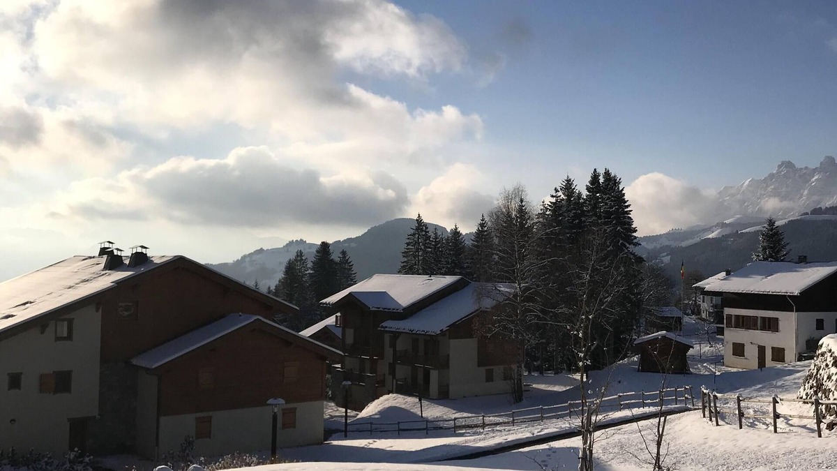 Crest-Voland Apartment | Apartment high standing dupeix 4th floor indoor and heated pool