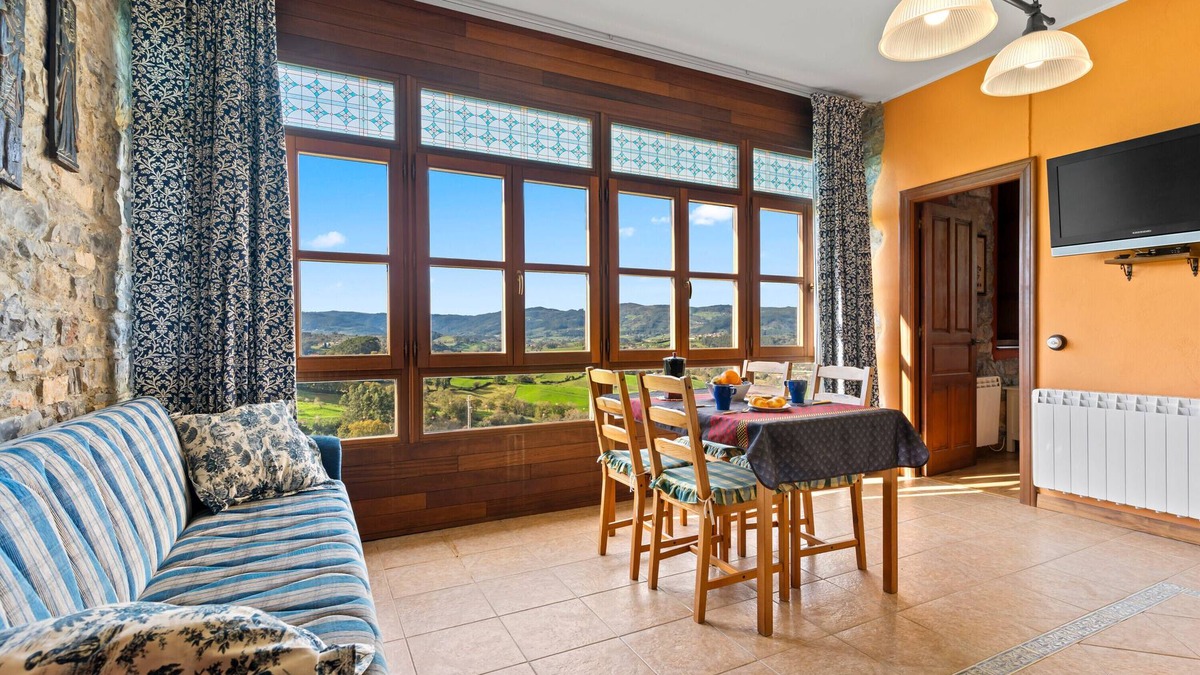 Villaviciosa Apartment | Apartment 'Historia' with Mountain View, Shared Terrace and Wi-Fi
