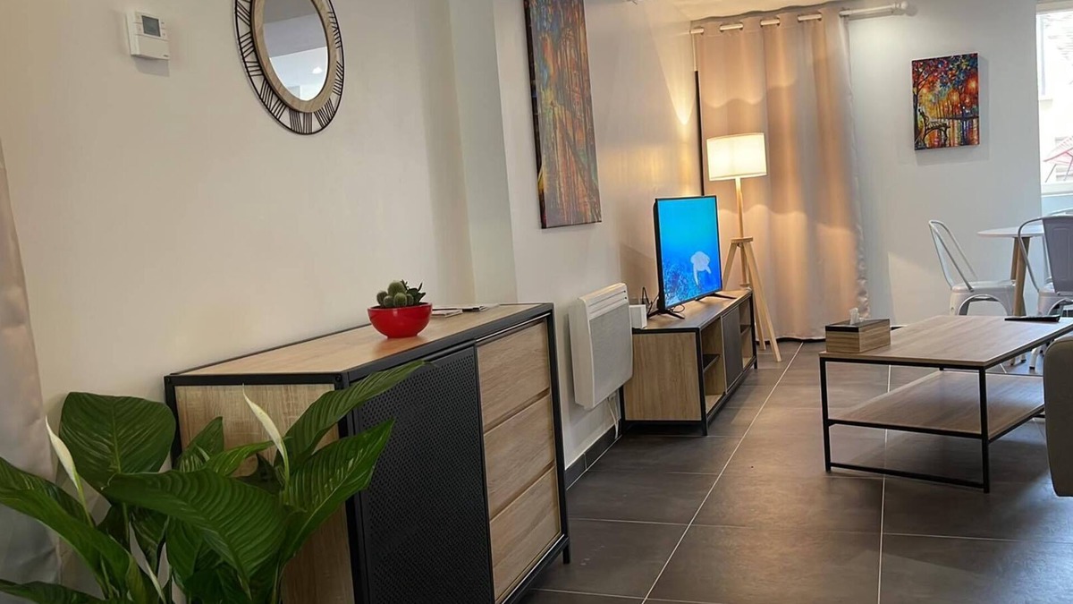 Montbard Apartment | Apartment historic center MONTBARD - 1 bedroom "Chez Delphine et Guillaume" France