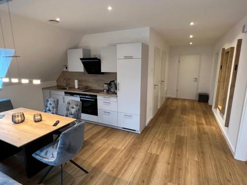 Guetersloh Apartment | Apartment Hof Düker, 2 Komfort DZ, Design Bad