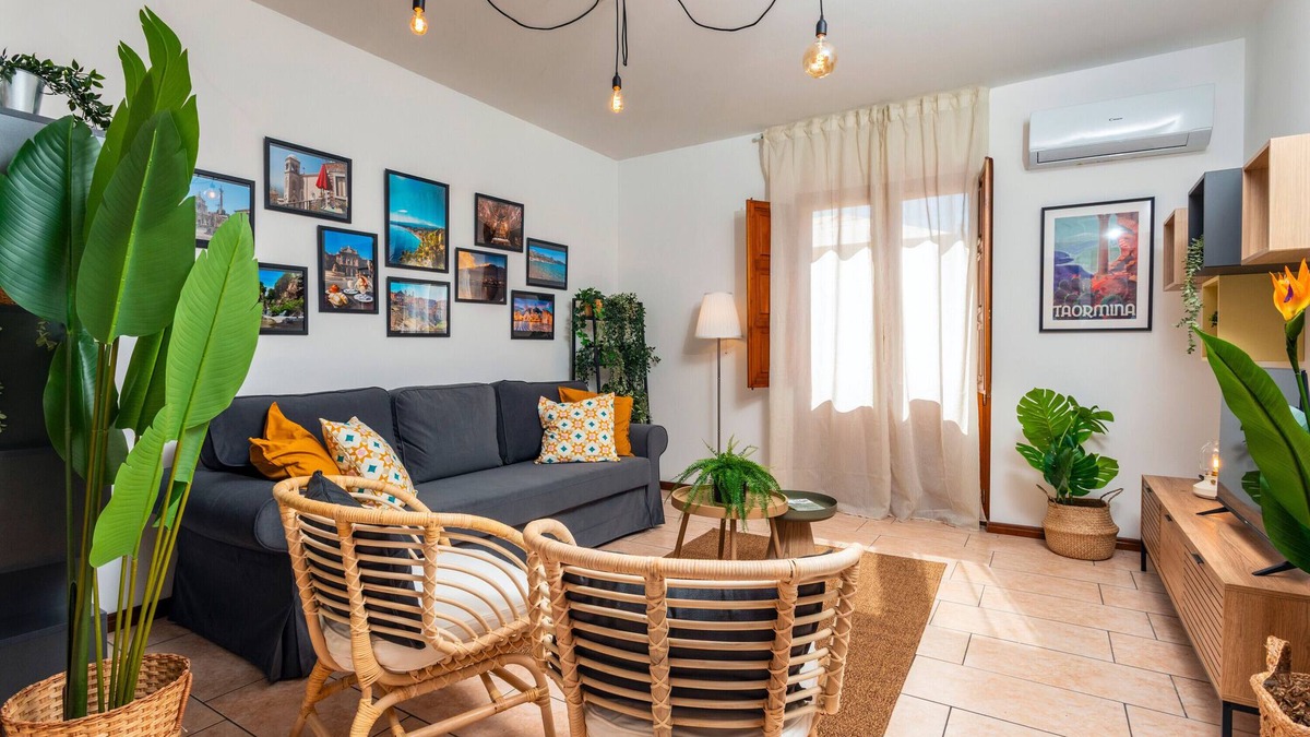 Coste Apartment | Apartment 'Home Centrum 1' with Sea View, Wi-Fi and Air Conditioning