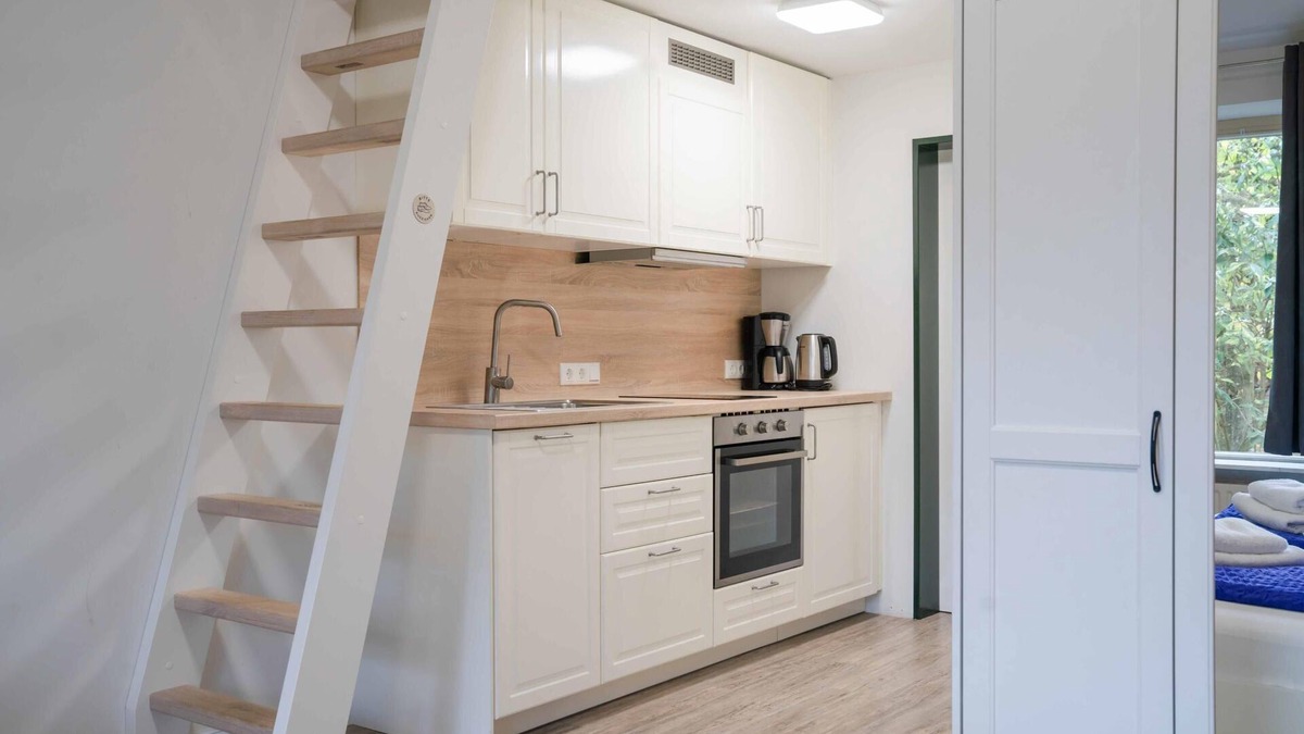 Esgrus Apartment | Apartment house Brunsholm Apartment 7 with attic with garden access