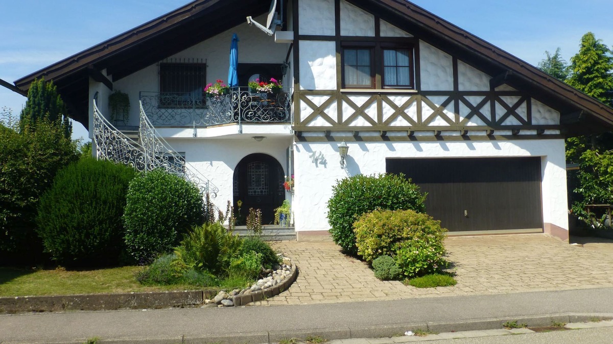 Oberrimsingen Apartment | Apartment 'Hufenus' with Mountain View, Private Garden and Wi-Fi