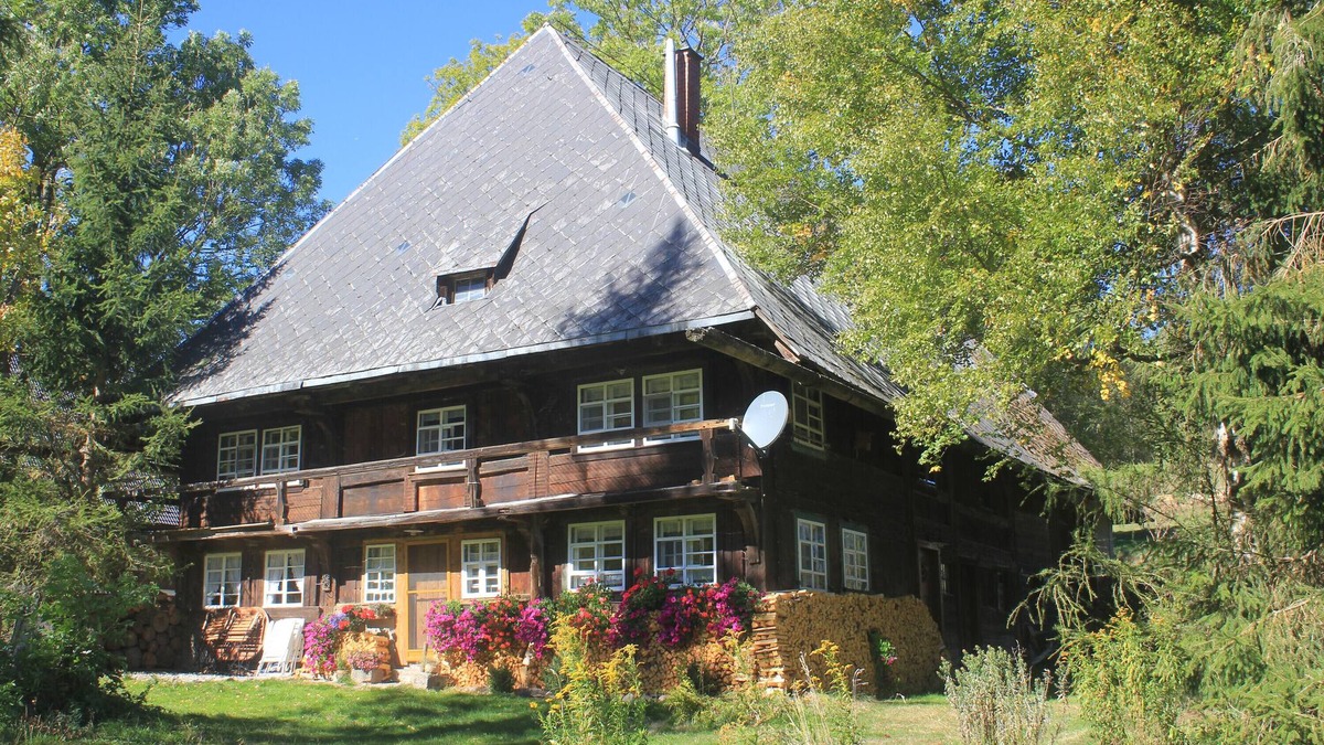 Titisee-Neustadt House | Apartment 'Hüsli' with Private Terrace, Private Garden and Wi-Fi