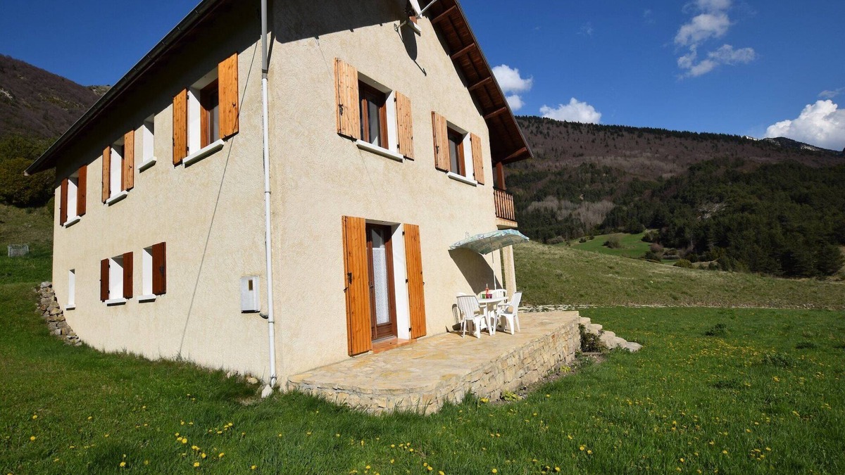 Lus-la-Croix-Haute Apartment | Apartment in Lus near Ski Slopes and Mountains