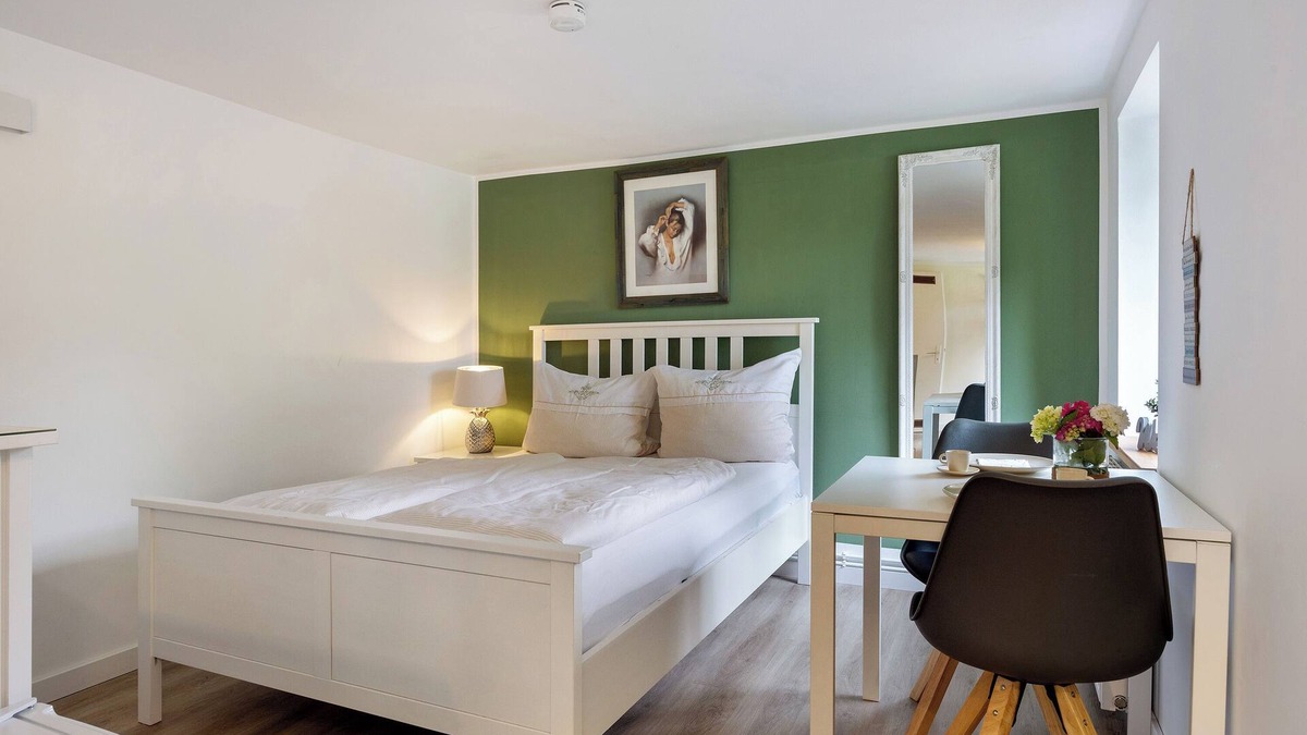 Stelle Apartment | Apartment 'Idyllisches Zimmer Im Grünen' with Private Garden and Wi-Fi