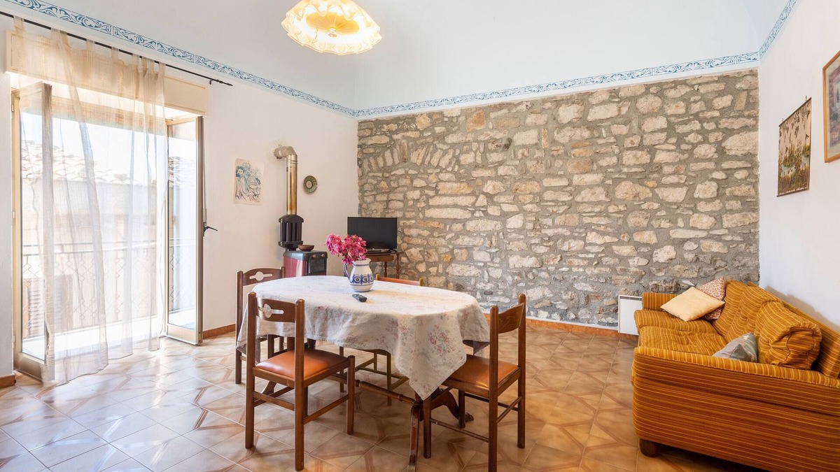 Prizzi Apartment | Apartment 'Il Baglio Antico' with Mountain View, Terrace & Wi-Fi