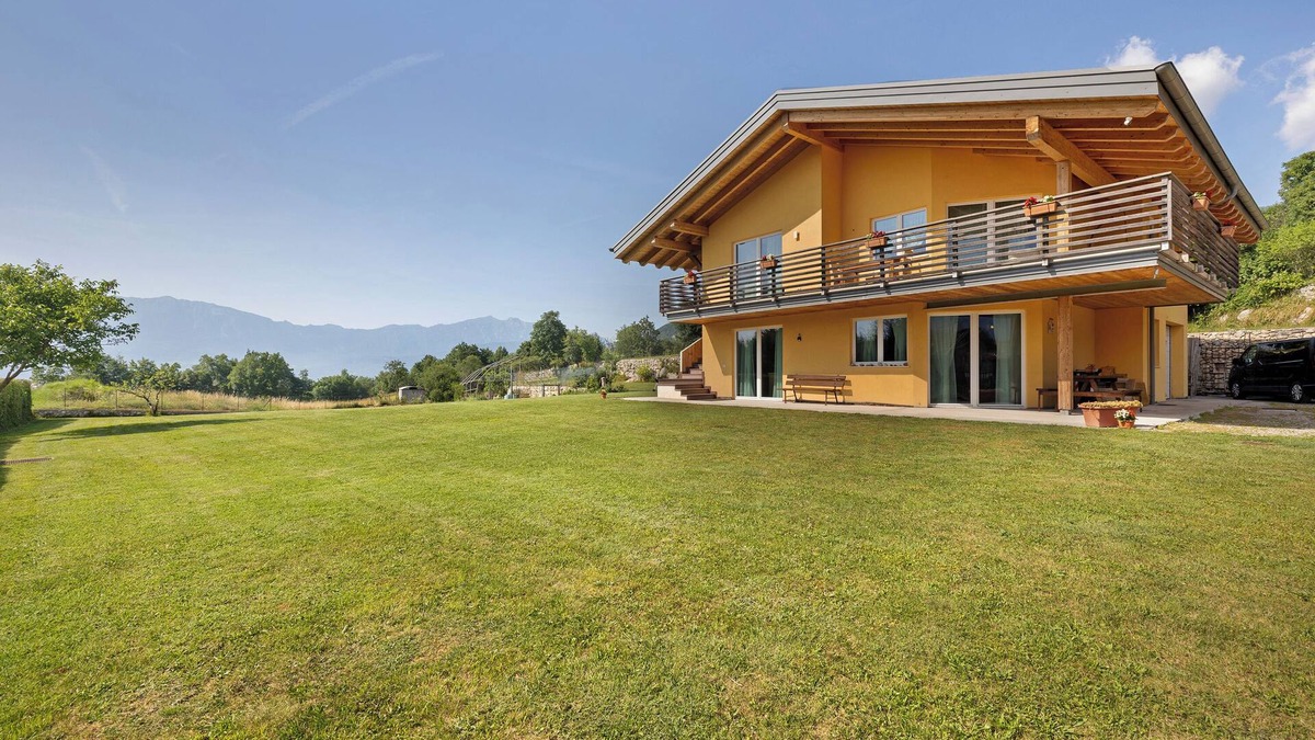 Trambileno Apartment | Apartment 'Il Biancospino' with Mountain View, Private Garden and Wi-Fi