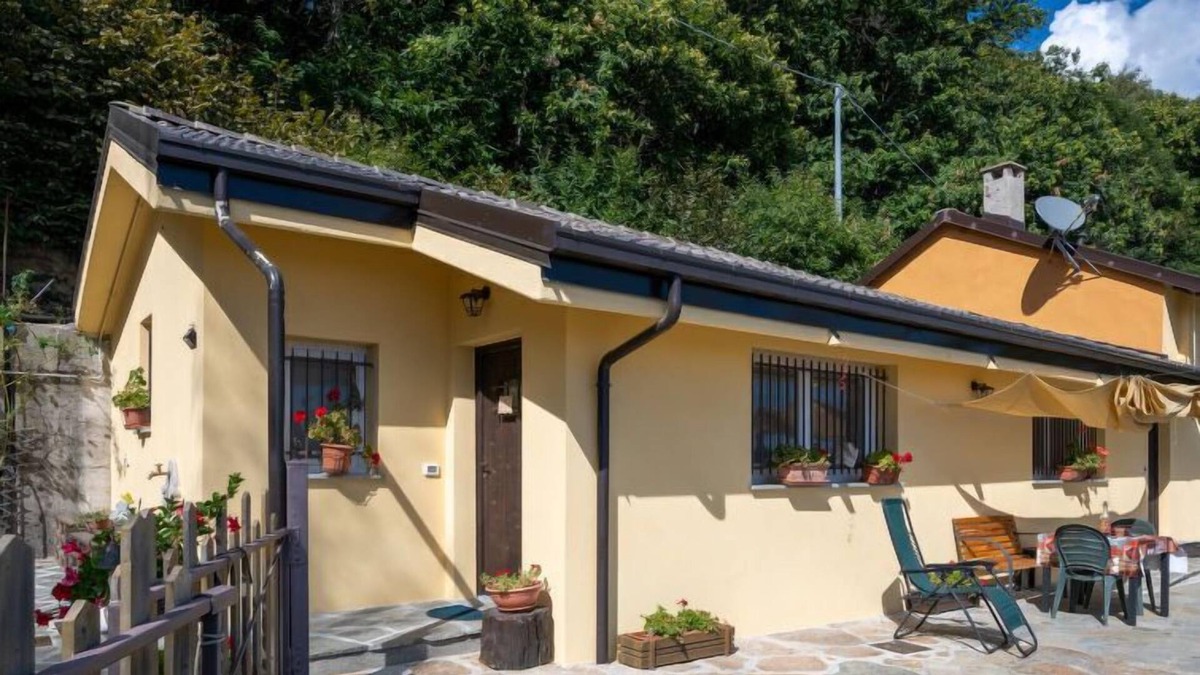 Donato Apartment | Apartment Il Castagno in Donato - 2 persons, 1 bedrooms