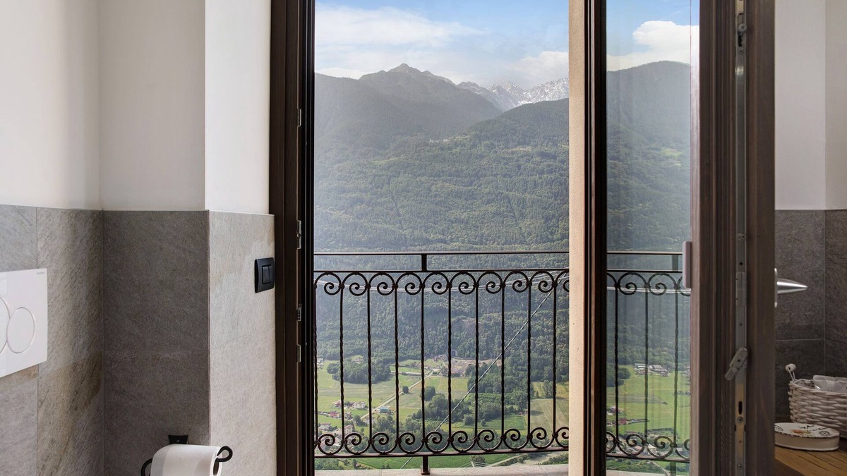 Somasassa Apartment | Apartment 'Il Posto Al Sole Caronella' with Mountain View, Shared Garden and Wi-Fi