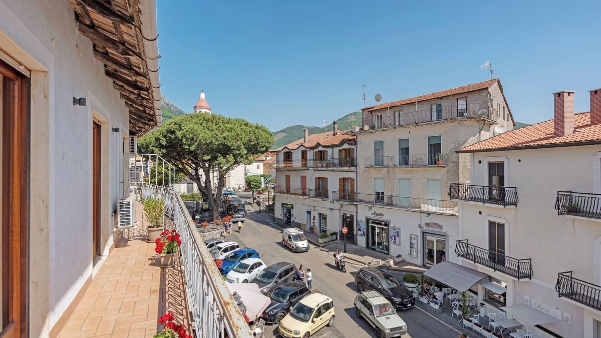 Bomerano Apartment | Apartment 'Il Sentiero Degli Dei' with Balcony, Wi-Fi and Air Conditioning
