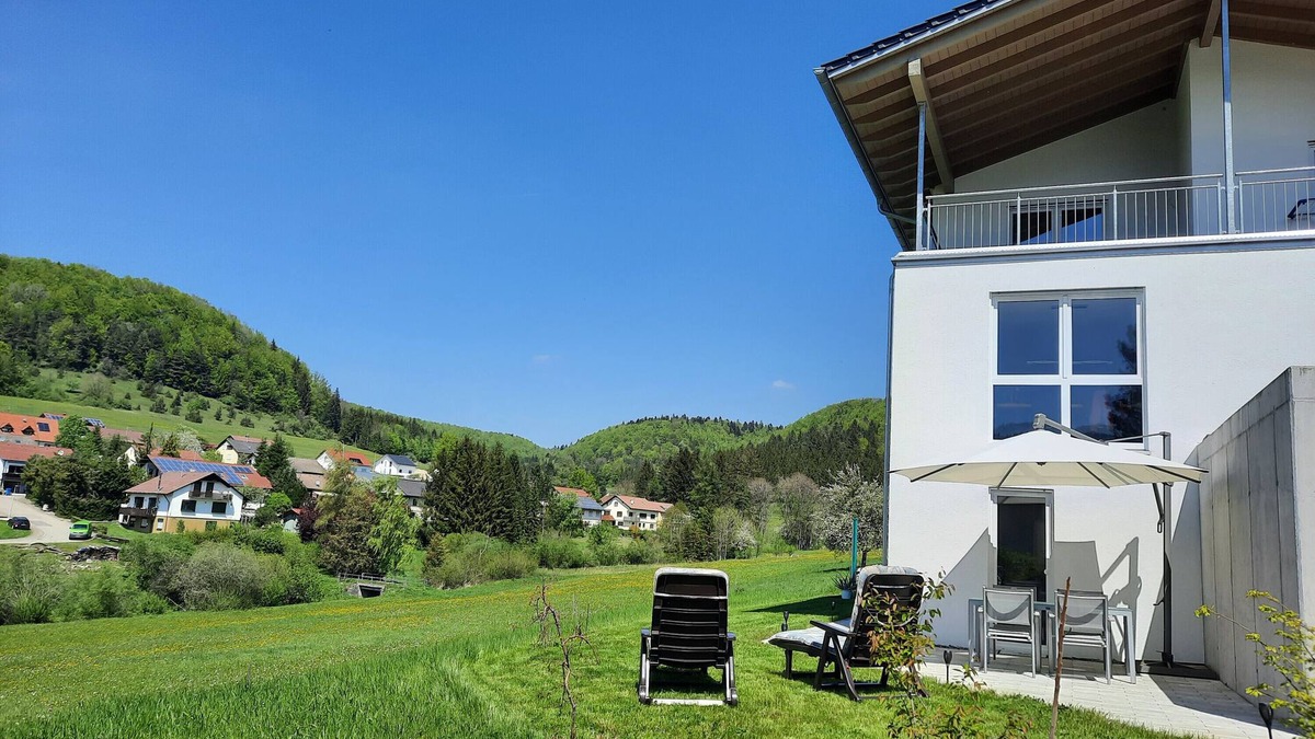 Albstadt Apartment | Apartment 'Im Eyachtal' with Private Terrace, Private Garden and Wi-Fi