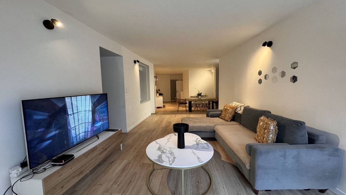 Ecommoy Apartment | Apartment in Écommoy near Le Mans Circuit