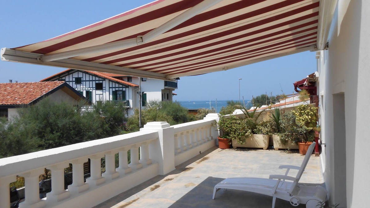 Hendaye Apartment | Apartment in a building facing the sea