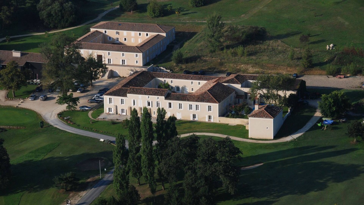 Barbaste Apartment | Apartment in a golf course with heated pool