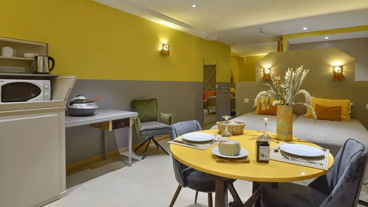 Porto Pollo House | Apartment In A Hotel 'Demeure Castagna - Boutique Hotel' with Shared Pool and Private Terrace