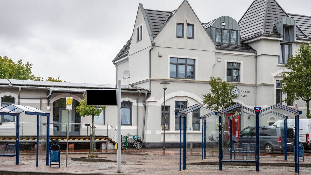 Wildeshausen House | Apartment In A Hotel 'Wildeshauser Bahnhof 1' with Shared Terrace, Wi-Fi and Air Conditioning