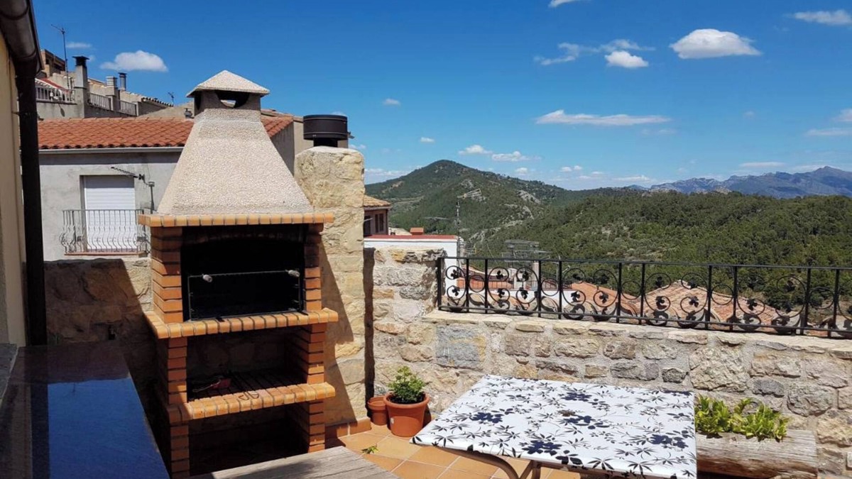 Pauls House | Apartment In A Hotel 'Casa Rural Cal Puyo' with Mountain View, Wi-Fi and Air Conditioning