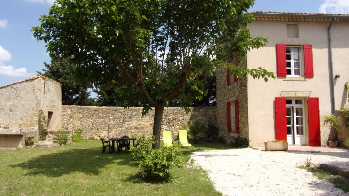 Orange Other | Apartment in a Provencal farmhouse in the Orange countryside
