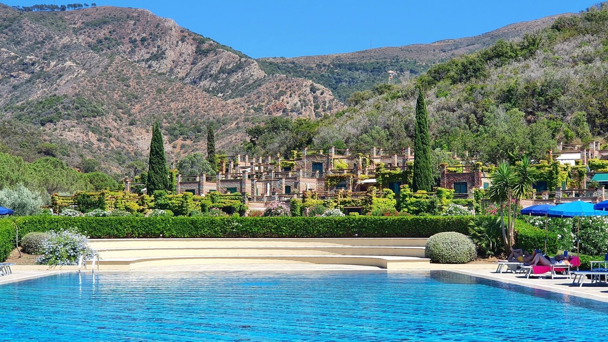 Bagnaia Apartment | Apartment in a relaxing residence with 4 stars, 2 swimming pools
