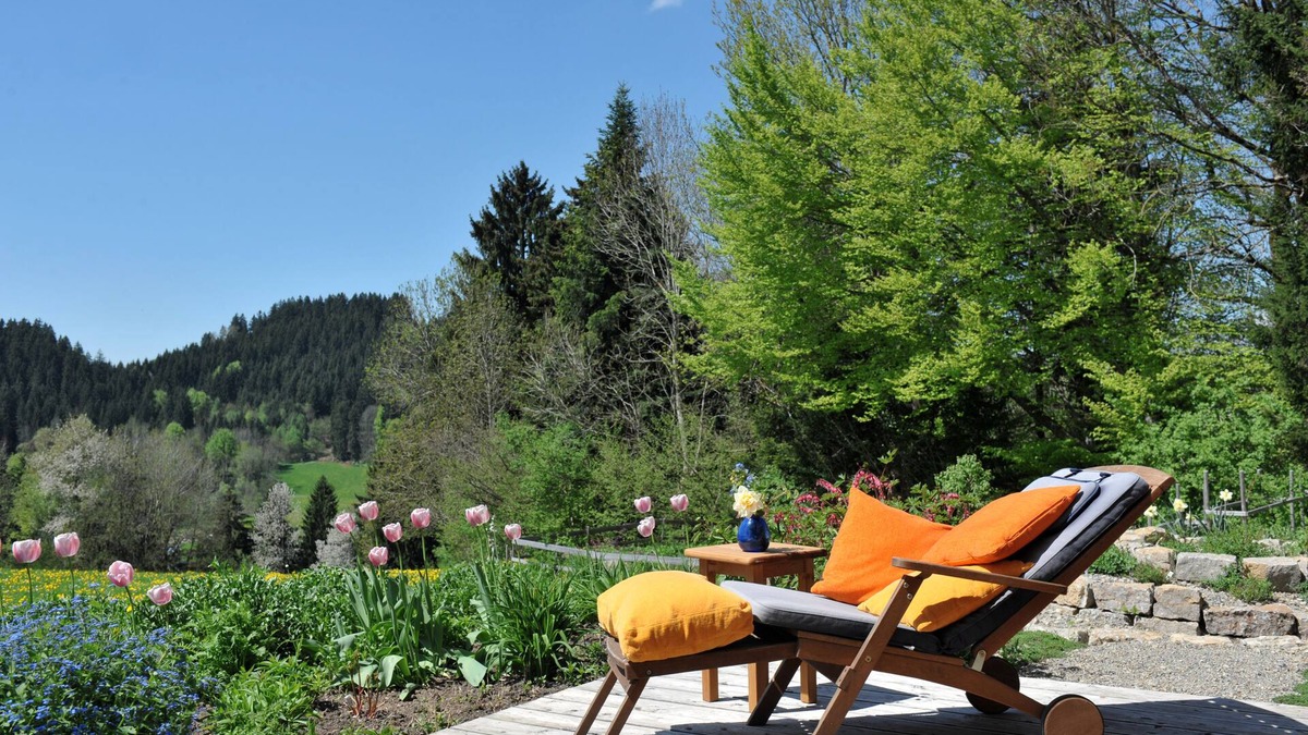 Maierhofen Apartment | Apartment in a single farm location overlooking meadows, forests and nature.