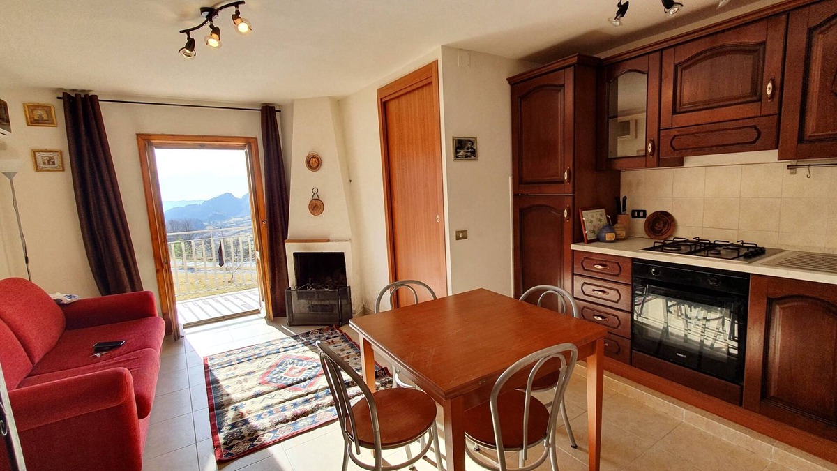 Pizzoferrato House | Apartment in a valley of light